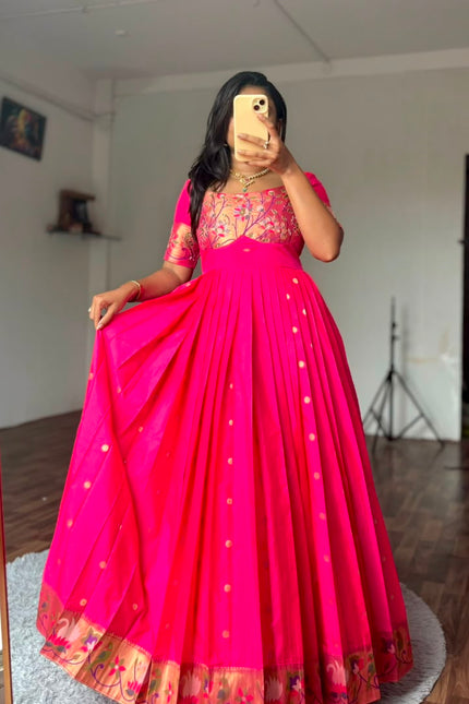 Make a graceful statement this festive season SS933