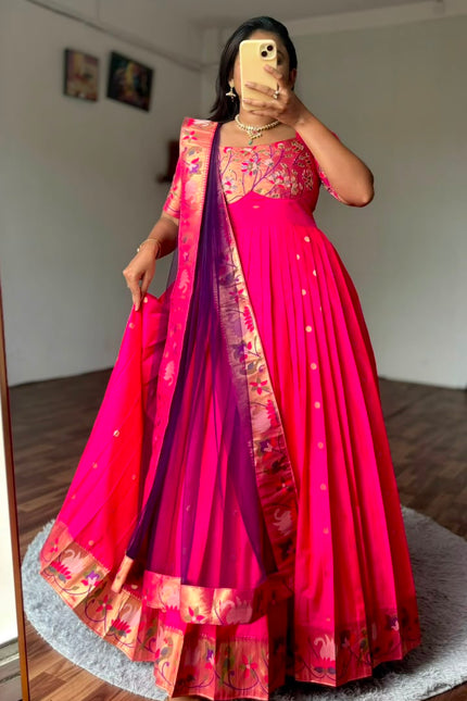 Make a graceful statement this festive season SS933