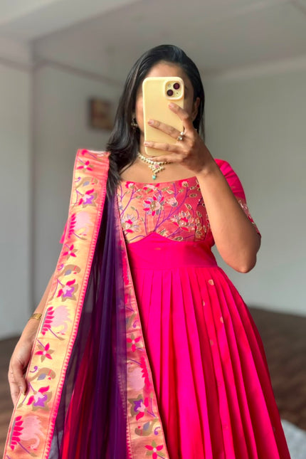 Make a graceful statement this festive season SS933