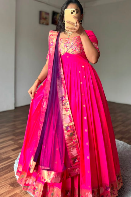 Make a graceful statement this festive season SS933