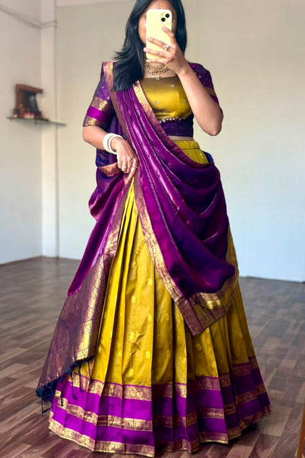 A timeless blend of royal lehanga SS932