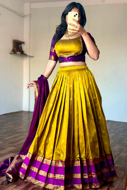 A timeless blend of royal lehanga SS932