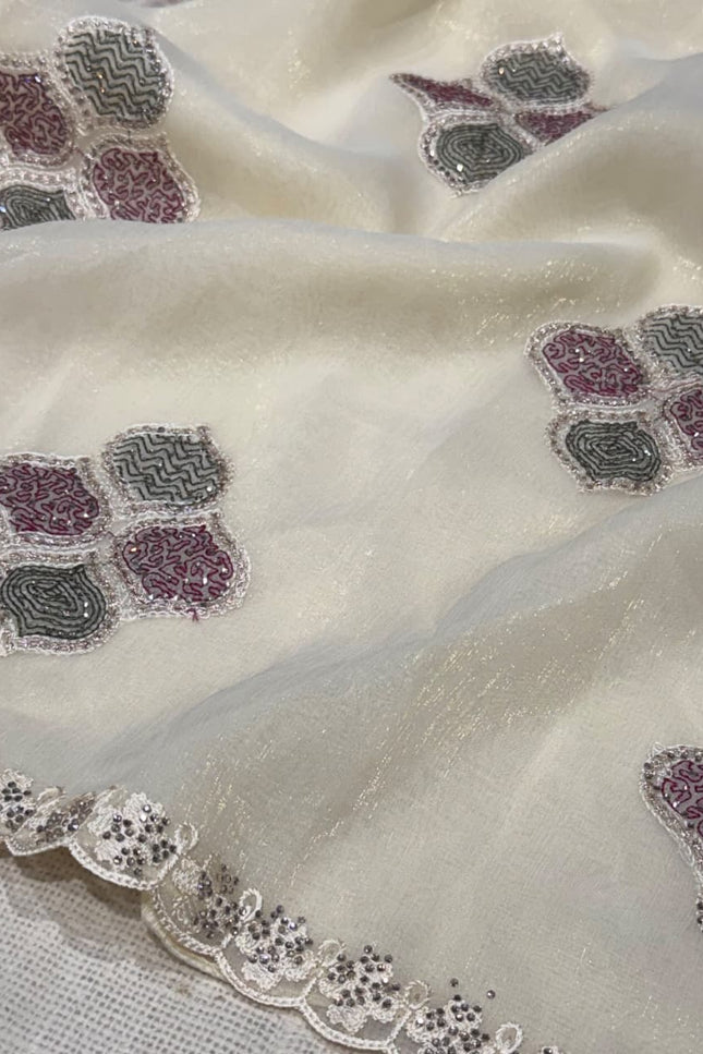 Elegance meets glamour in classic pure simmer  SS953