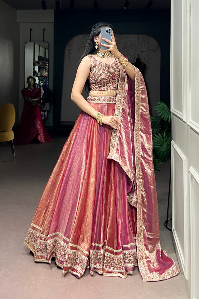 Let your festive look shiner In Lehanga SS419