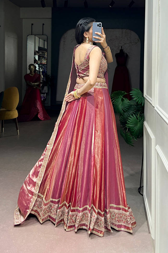 Let your festive look shiner In Lehanga SS419