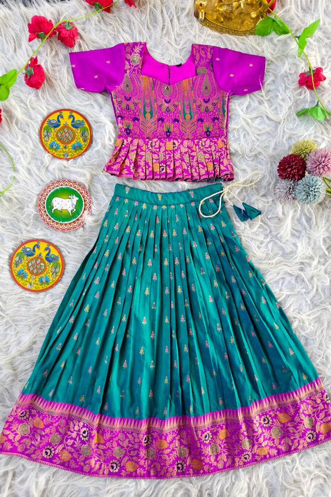 A perfect blend of charm for this diwali SS1012