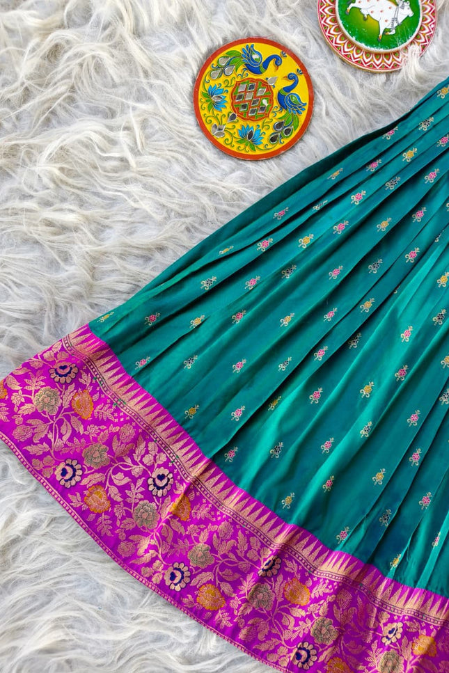 A perfect blend of charm for this diwali SS1012