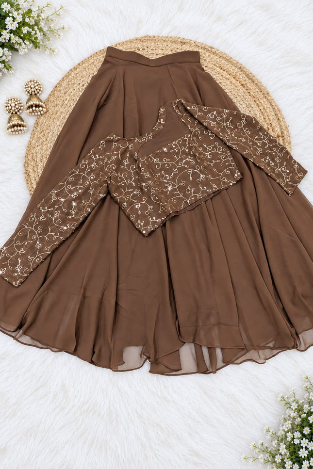 Steal the spotlight with this Beauty SS837