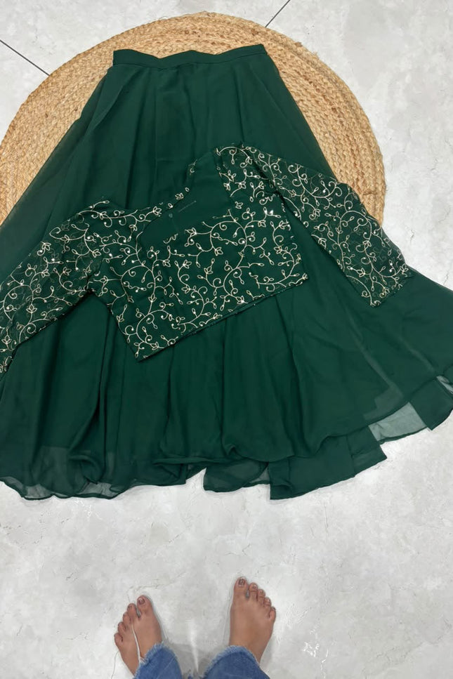 Steal the spotlight with this Beauty SS837